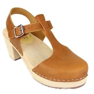 Lotta Highwood T-Bar Brown Oiled Nubuck Clogs